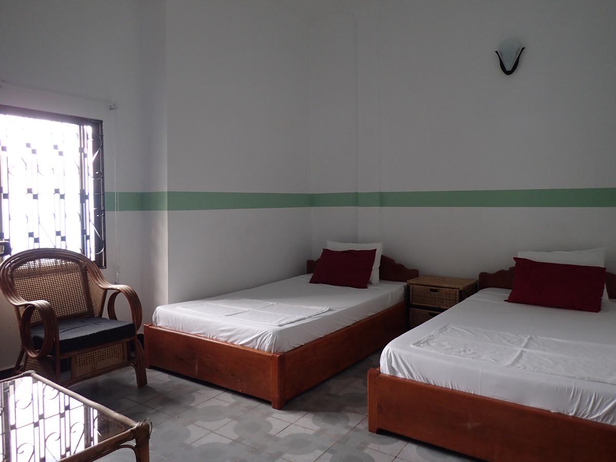 Lazy Gecko Guesthouse Phnom Penh Exterior photo